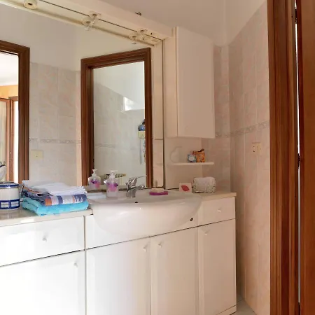 Сasa de vacaciones Casa Con Grande Terrazza, Ac, Wifi, Posto Auto E Vicino Al Mare Imperia