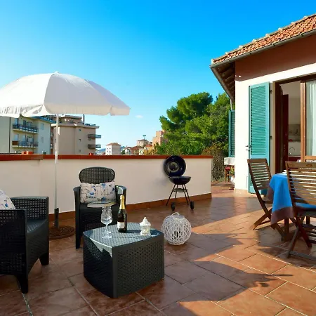 Сasa de vacaciones Casa Con Grande Terrazza, Ac, Wifi, Posto Auto E Vicino Al Mare Imperia