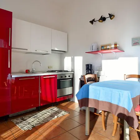 Vakantiehuis Casa Con Grande Terrazza, Ac, Wifi, Posto Auto E Vicino Al Mare Imperia