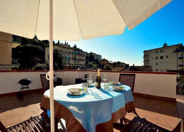 Casa Con Grande Terrazza, Ac, Wifi, Posto Auto E Vicino Al Mare